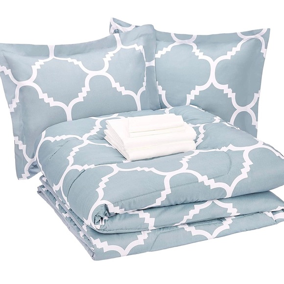 AmazonBasics Bedding 7pc Comforter Set Poshmark